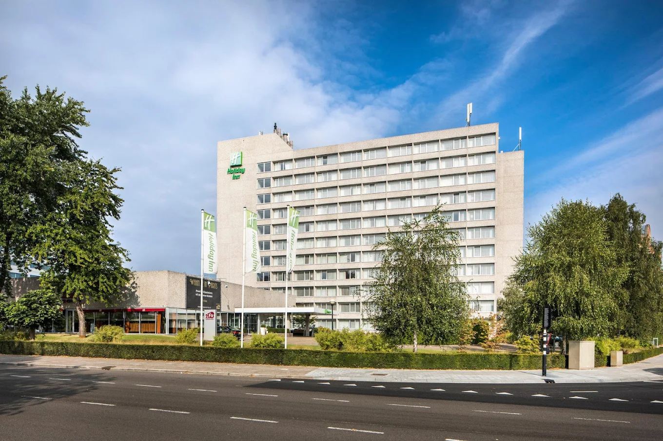 Plannen in voorbereiding voor wonen en onderwijs op plek Holiday Inn